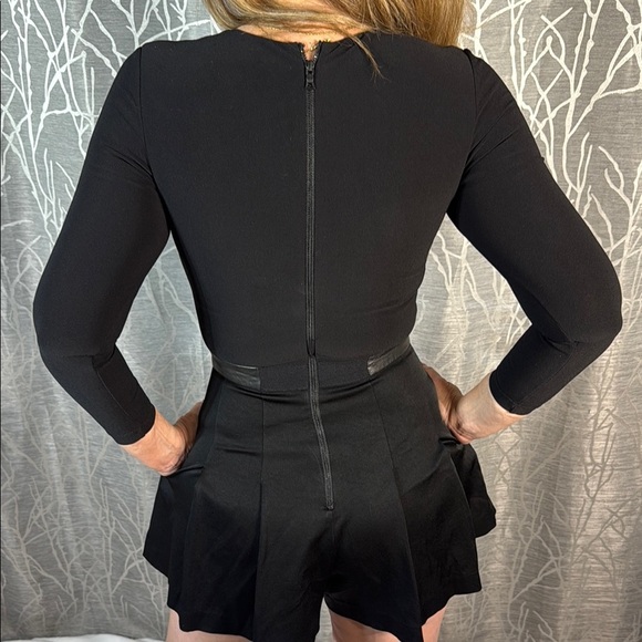 Alice + Olivia Black Long Sleeve Deep V Romper Size S - Picture 6 of 8